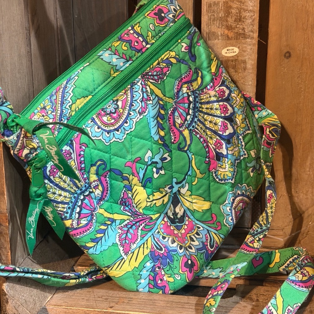 EUC Vera Bradley Emerald Paisley Cross Body Bag